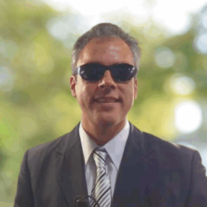 César Olmos, el innovador destacado del mes de agosto.